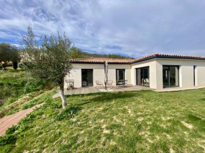 Magnificent Villa With Garage And Garden