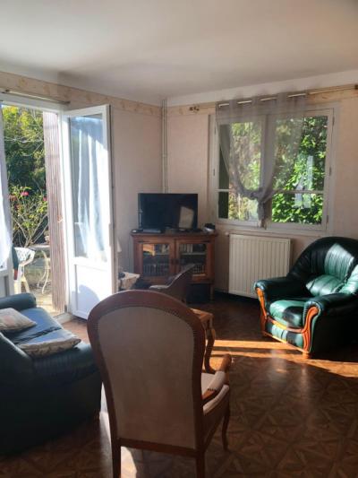 Single Storey Detached Villa with Garden