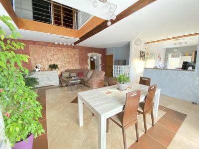 Detached Villa with a Renovated Farmhouse