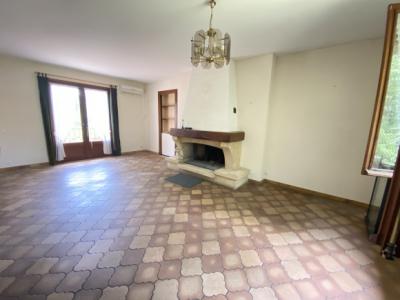 Detached Villa with Garden and Land