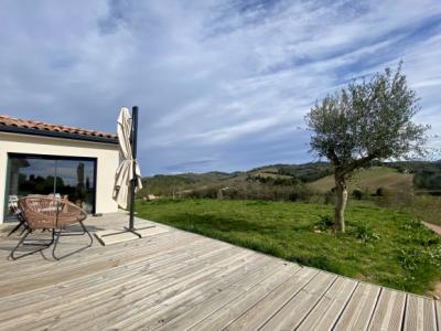 Magnificent Villa With Garage And Garden