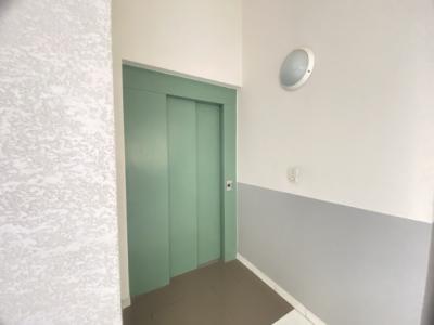 Apartment With Elevator in Heart of Town