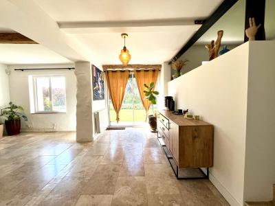 Fully Renovated Detached House with Pool