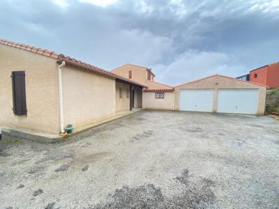Detached Villa With Garden