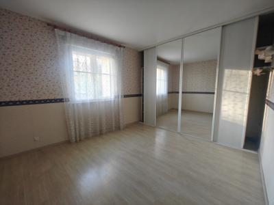Villa with Garden, Cellar, Hangar, Swimming Pool