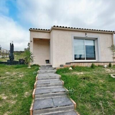 Recent Single Story Villa On Enclosed Garden