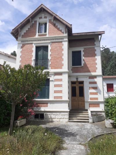 Detached Town House With Adjoining Garden And Garage