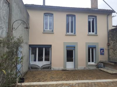 Fully Renovated Town House with Garden and Garage