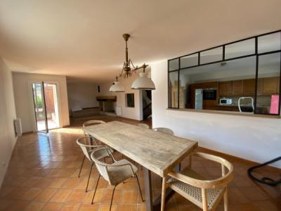 Villa with 4 Bedrooms, Garage, Large Basement
