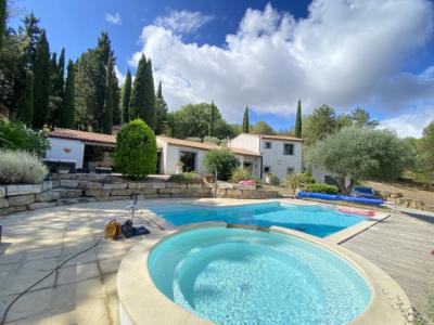 Detached Villa With Pool in Elevated Position
