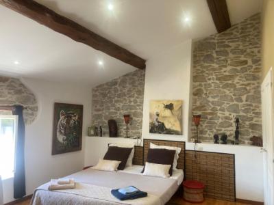 Mansion House With Garden And Terrace