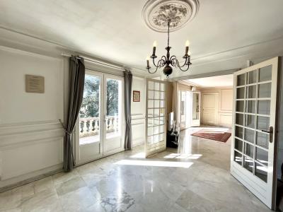 Lovely House with Pool in Garden plus Garage