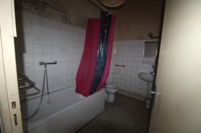 Apartment Building in Heart of Town