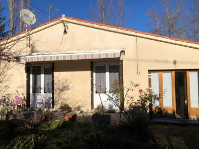 Single Storey Detached Villa with Garden