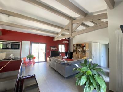 Detached Villa With Pool in Elevated Position