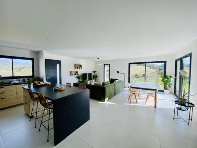 Magnificent Villa With Garage And Garden