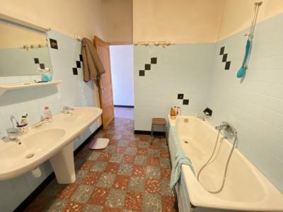 Huge Villa with Garage, Ideal Commercial Location