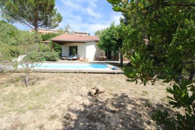 Detached Villa with Swimming Pool