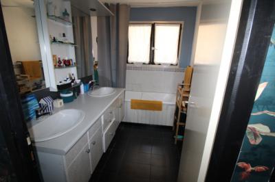 Detached Villa with Swimming Pool