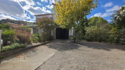 Detached Villa a Stone's Throw From The Town Centre