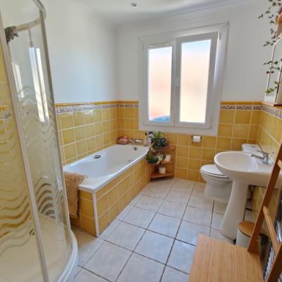 Single-Story Villa with Swimming Pool and Garage