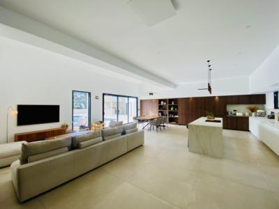 Magnificent Villa, Swimming Pools, Outbuilding and Panoramic View