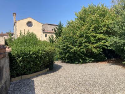 Beautiful House with Garage and Landscaped Garden