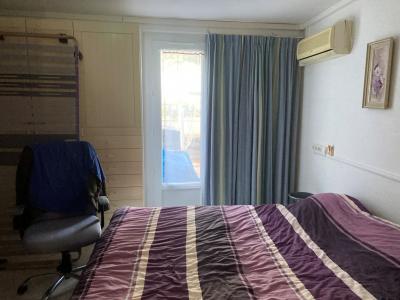 Contemporary Detached House with Swimming Pool