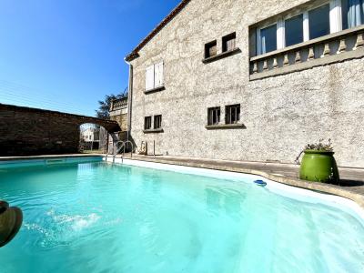 Lovely House with Pool in Garden plus Garage