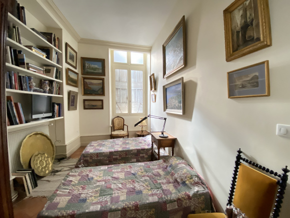 Large Bourgeois Apartment with Character Features