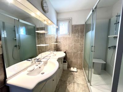 Lovely House with Pool in Garden plus Garage