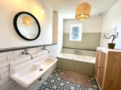 Fully Renovated Detached House with Pool