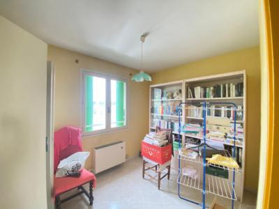 Lovely Cottage in Sought-After Area