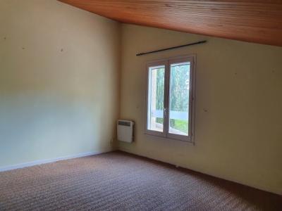 Detached Villa With Pool in 1.5 Acre Gardens