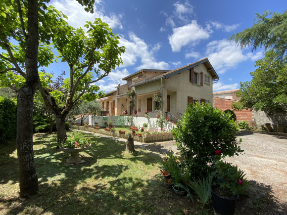 Main Photo of a 3 bedroom  Villa for sale