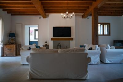 Exceptional Wine Estate On 36 Hectares