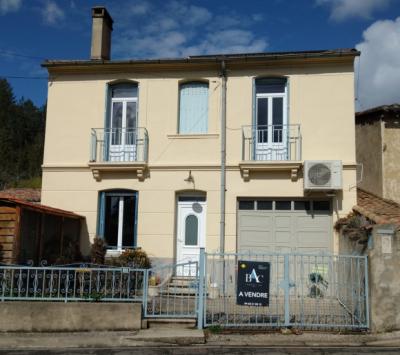 Fully Renovated Town House with Garden and Garage
