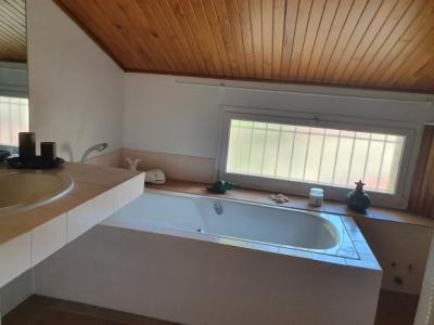 Detached Villa With Pool in 1.5 Acre Gardens