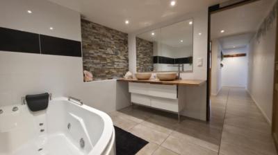 Detached Country Villa with Pool and Open Views