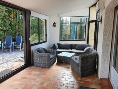 Detached Villa With Pool in 1.5 Acre Gardens