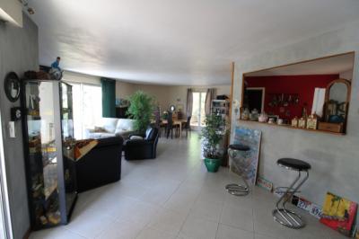 Detached Villa with Swimming Pool