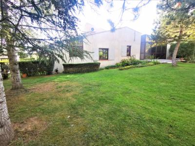 Large Villa With Outbuilding And Quality Services