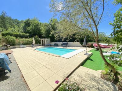 Detached Villa With Swimming Pool Set in 8,000 m2