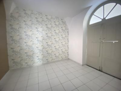 Apartment With Elevator in Heart of Town