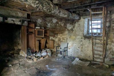 Small House To Renovate in Nice Location