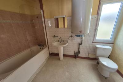 Building in Heart of Town with Flexible Accommodation