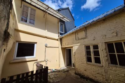 Building in Heart of Town with Flexible Accommodation