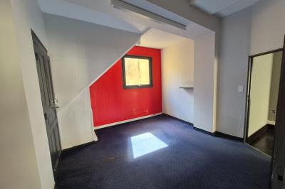 Building in Heart of Town with Flexible Accommodation