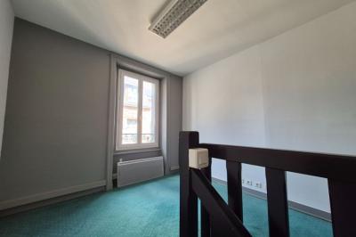 Building in Heart of Town with Flexible Accommodation