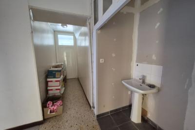 Building in Heart of Town with Flexible Accommodation